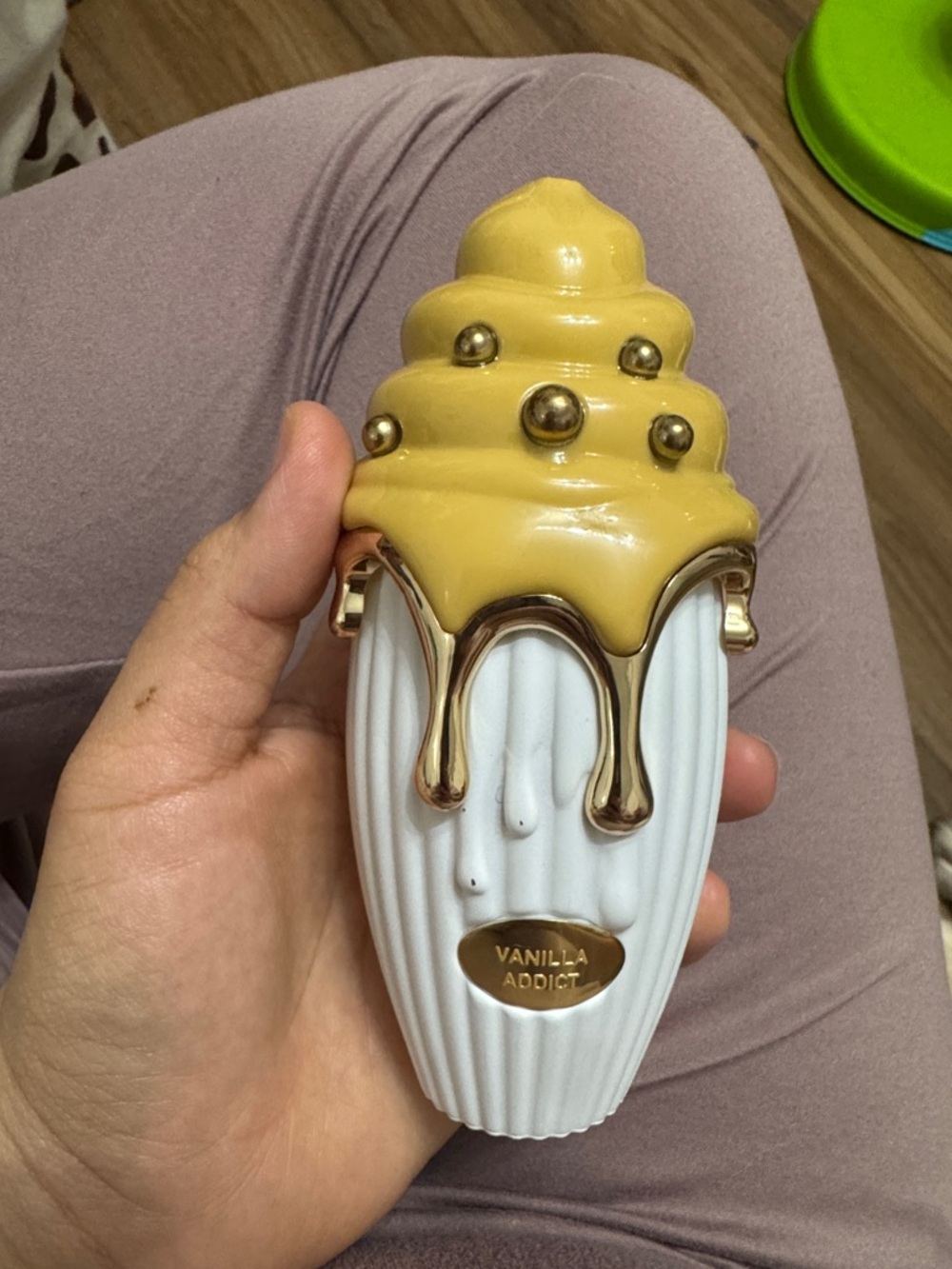 Vanilla addict perfume